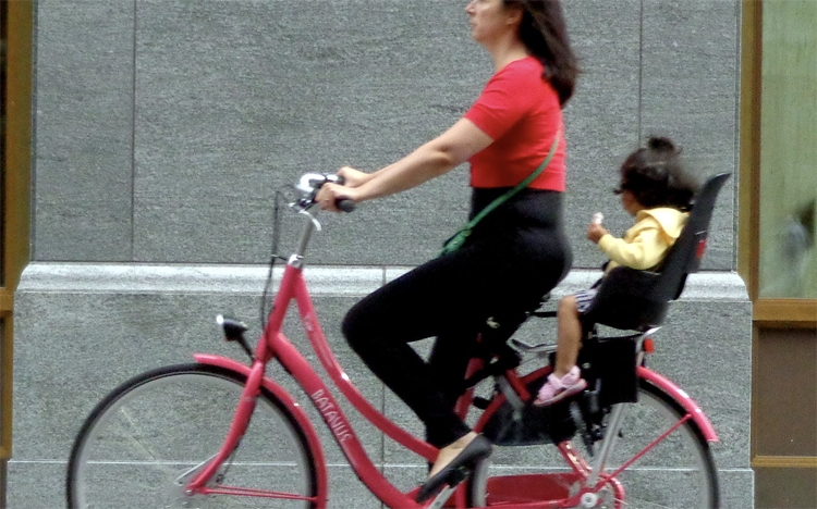 cycling mother