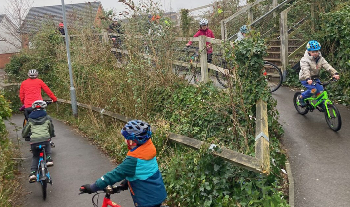 Children on the zigzag bridge