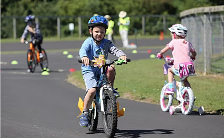 Palmer Park small children cycling